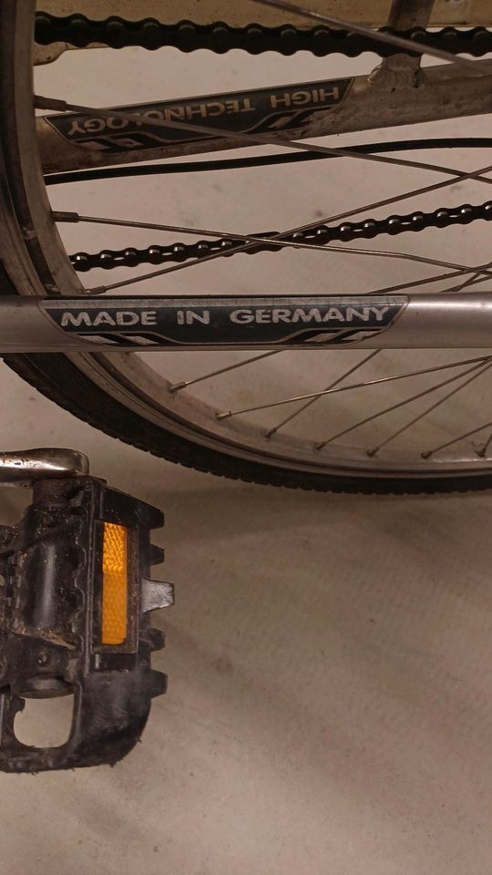 Fahrrad von der Marke CARRERA in Bonn