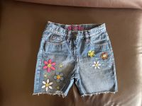 Mädchen Jeans Shorts Gr 122-128 mit Stickerei Frankfurt am Main - Rödelheim Vorschau