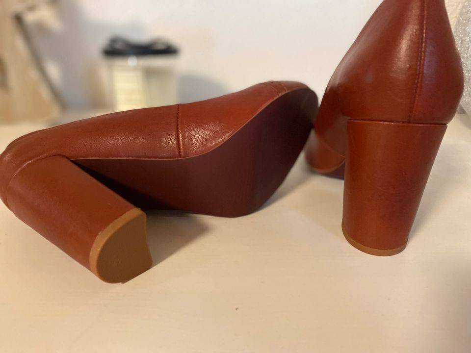 Venturini Pumps Leder Grösse 37 Neu in Riedlingen