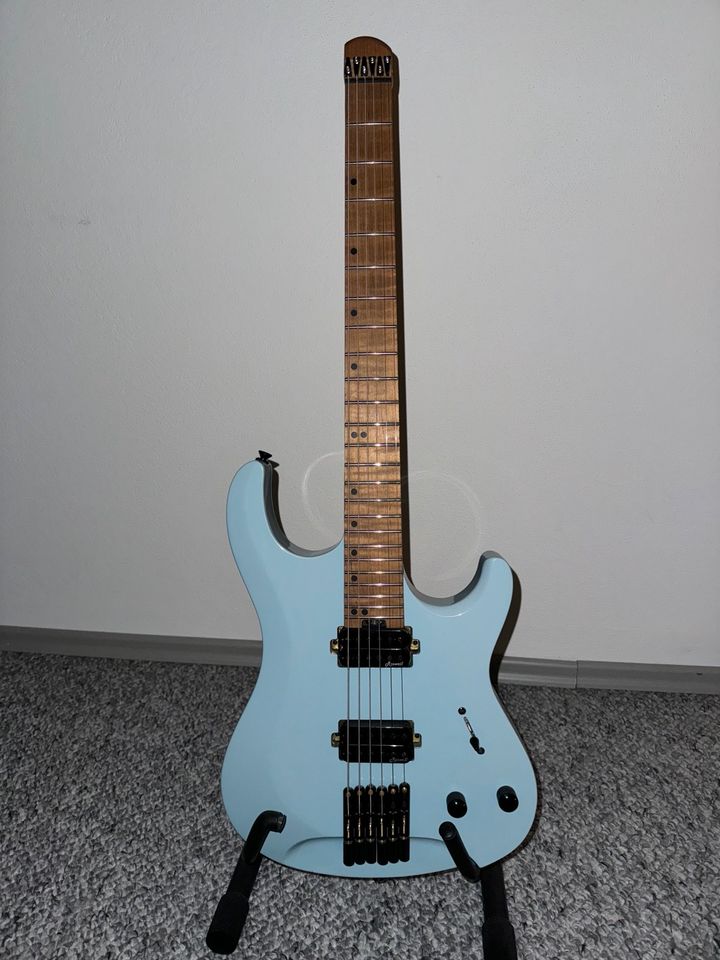 Harley Benton Dullahan FT 24 Roasted IB blaue headless E-Gitarre in Wennigsen