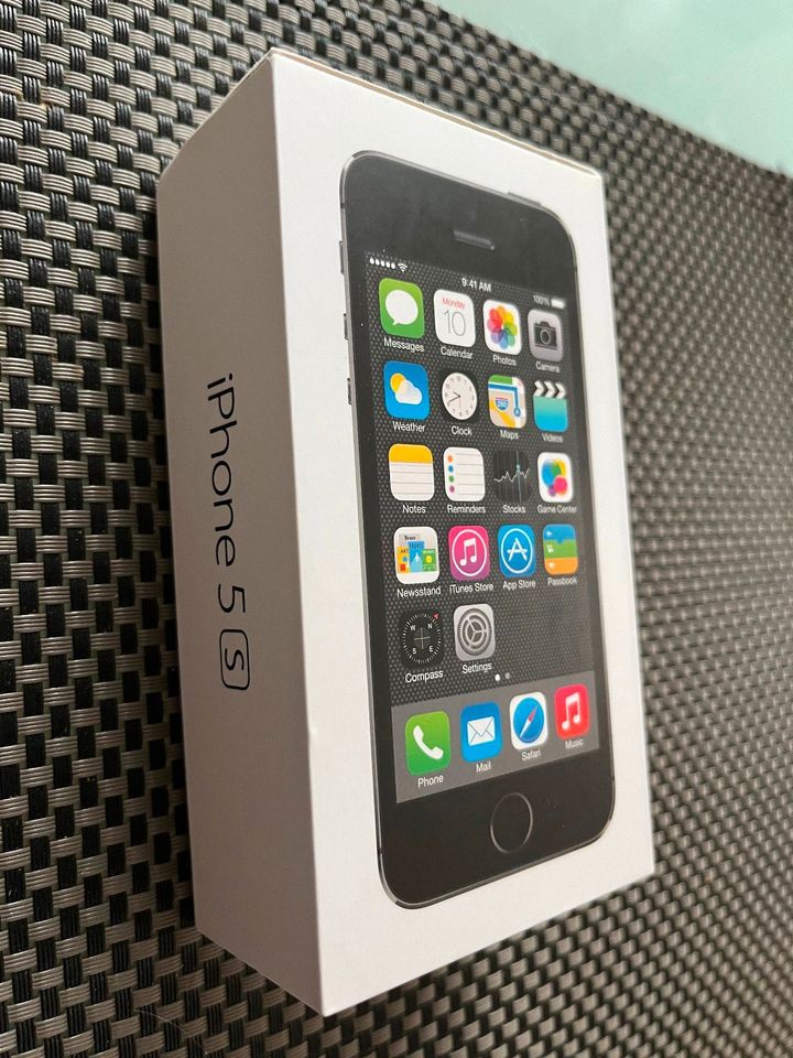 iPhone 5s, 64GB, spacegrau (Modell ME438DN/A) in Greetsiel