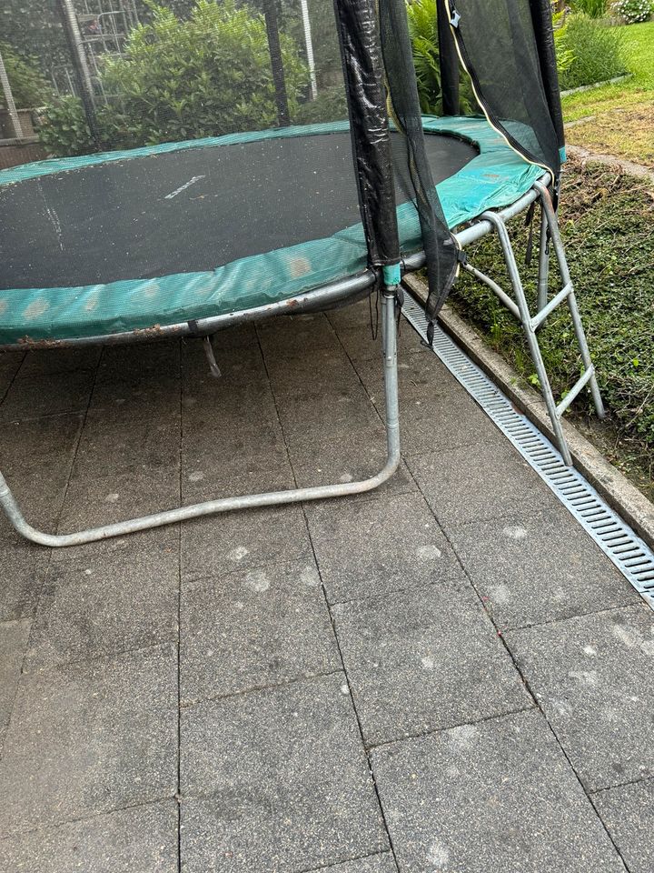 SONGMICS Trampolin Ø 305 cm in Eschweiler