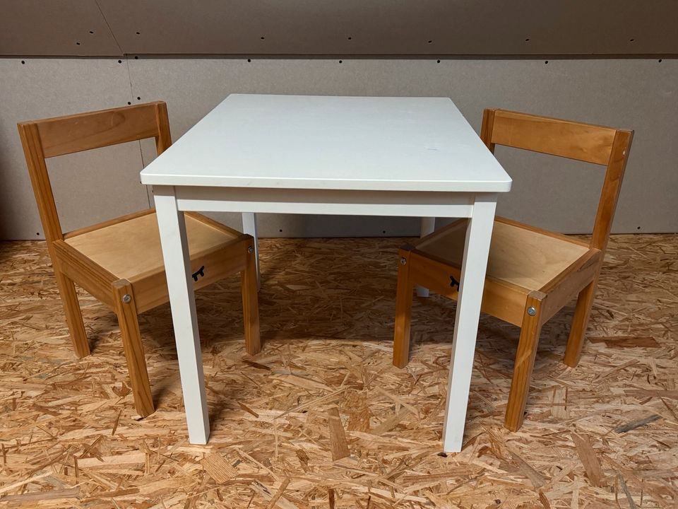 Ikea Kindertisch Kritter + Stühle in Chemnitz