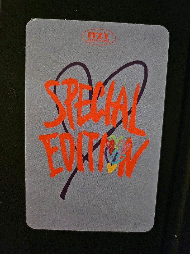 ITZY Yuna Photocard von Crazy in Love special Edition Album in Regensburg
