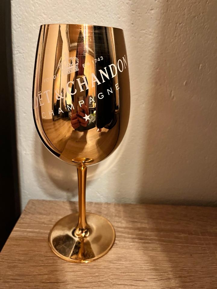 Unbenutzte Champagnergläser von Moët pink und gold 2 Stück in Chieming