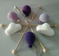 Handmade Baby Mobile mit gehäkelten Wolken und lila Luftballons Niedersachsen - Ganderkesee Vorschau