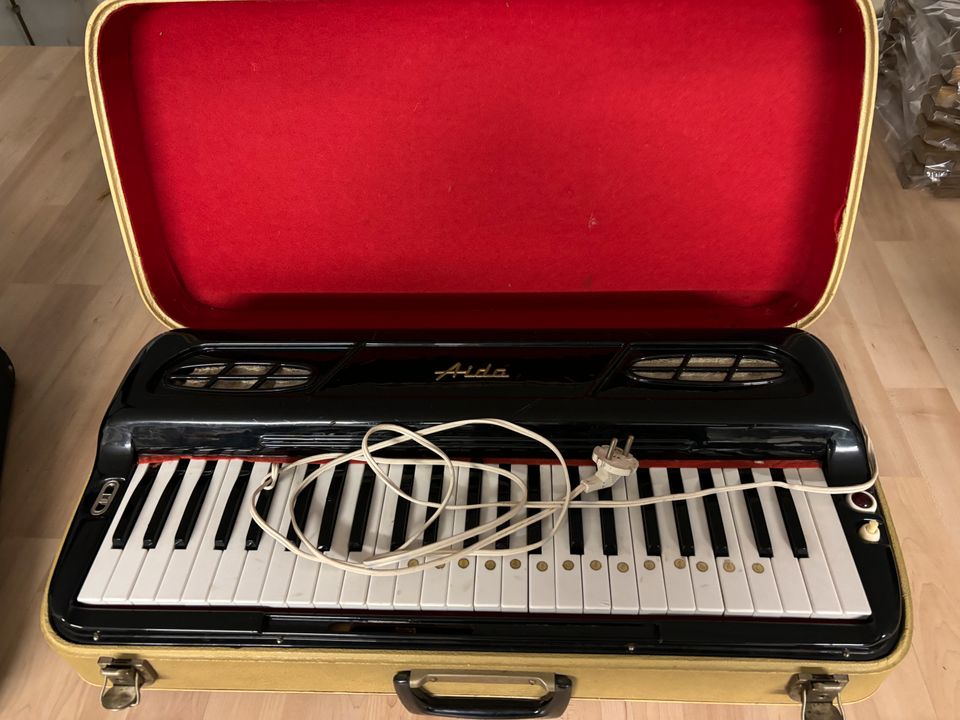 Aido Kofferorgel orgel e Piano 60er funktionsfähig antik in Kerpen
