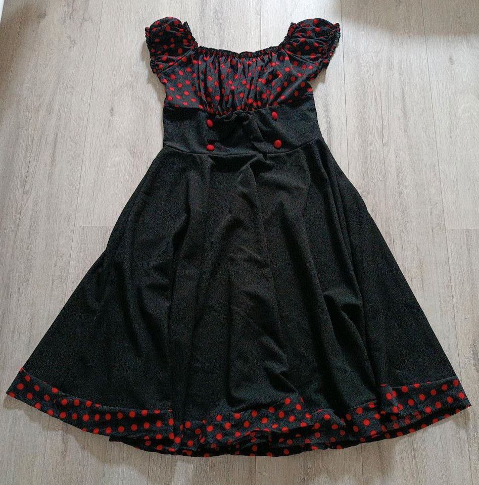 Mittellanges Kleid schwarz/rot von Belsira Gr. L, neu in Dinklage