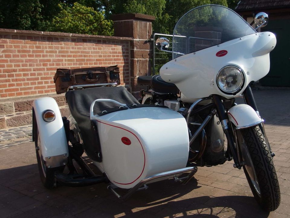 Moto Guzzi V7 Special Gespann in Grebenstein