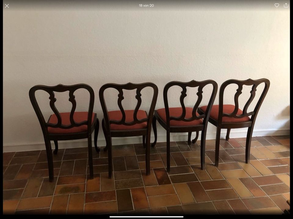 4 alte, neubezogene Esszimmer Stühle in Rösrath