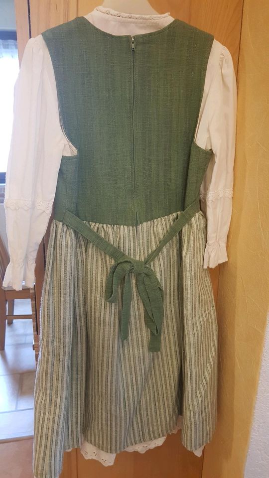 "Landhaus" Dirndl Gr.134 mit Strickjacke in Regensburg