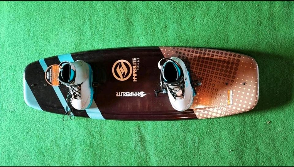 Hyperlite Kids Wakeboard in Sinzing