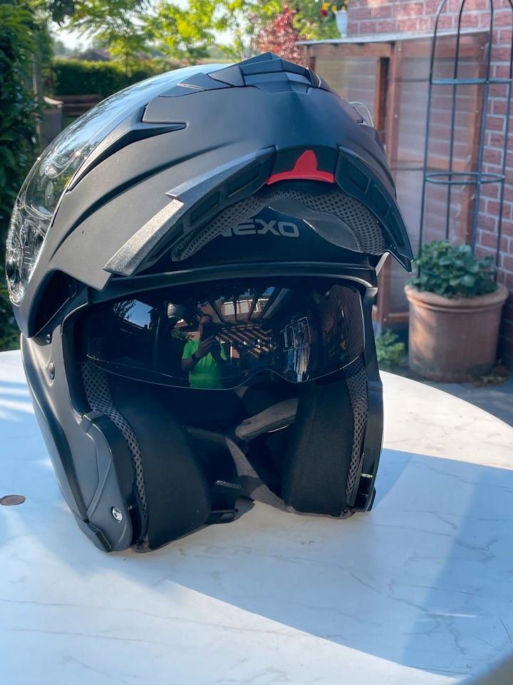 Motorrad Helm NEXO in Grasberg