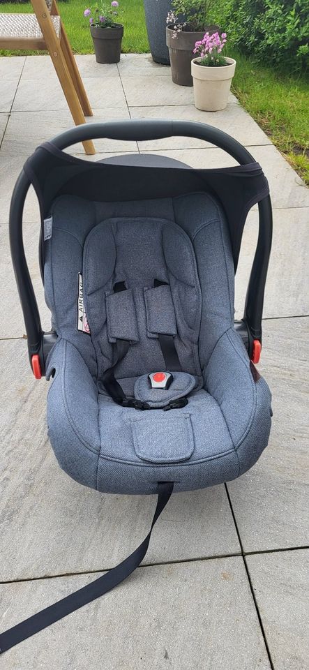 Babyschale Babyautositz ABC design Hazel in grau in Bohmte