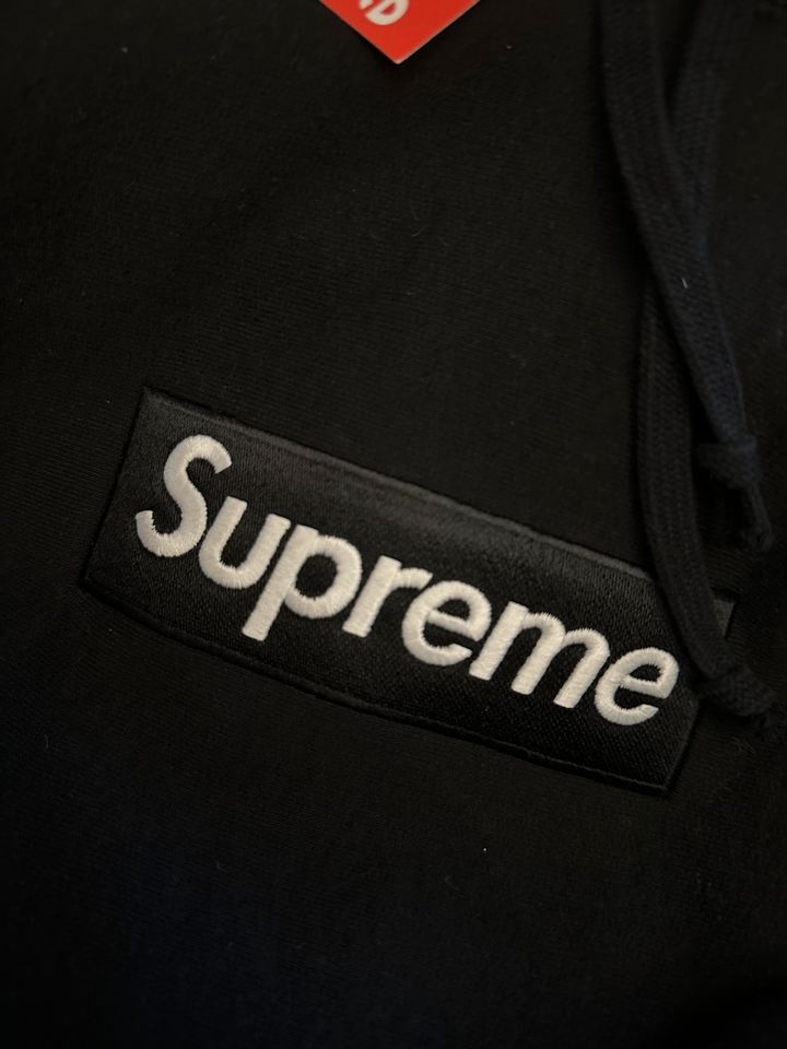 Supreme Box Logo Hoodie M schwarz weiß neu 2023 in Frankfurt am Main