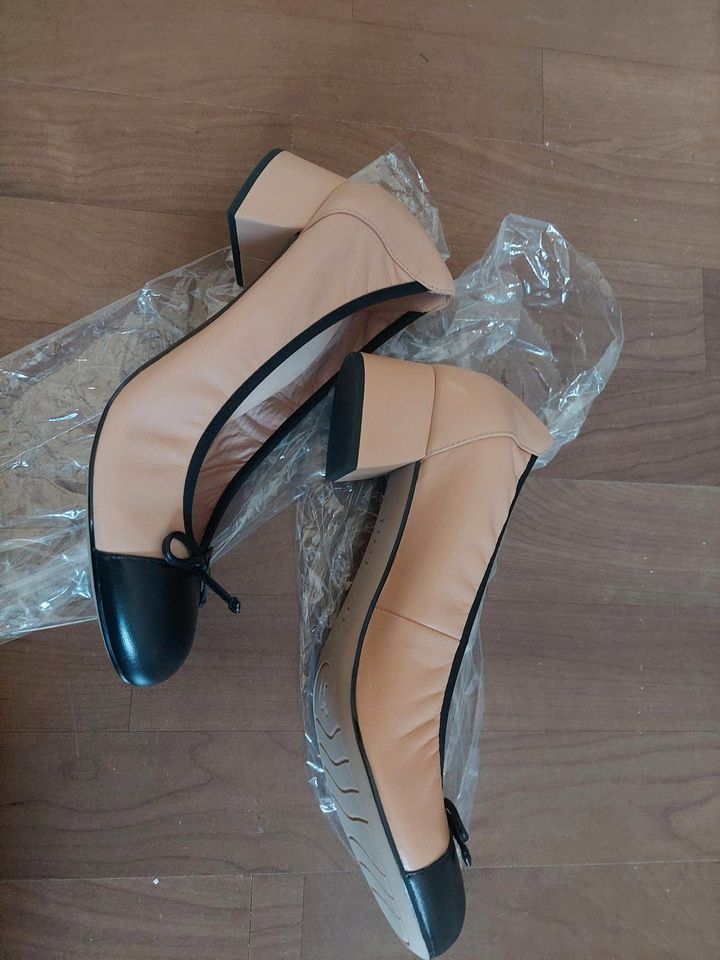 Neu Unisa Ballerina Pumps zweifarbig schwarz nude Leder  39 in Kempen