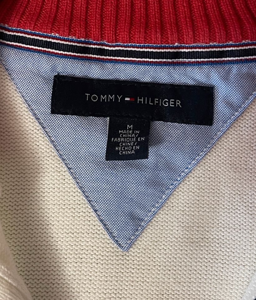 Vintage Tommy Hilfiger gestreifter Sweater in Berlin