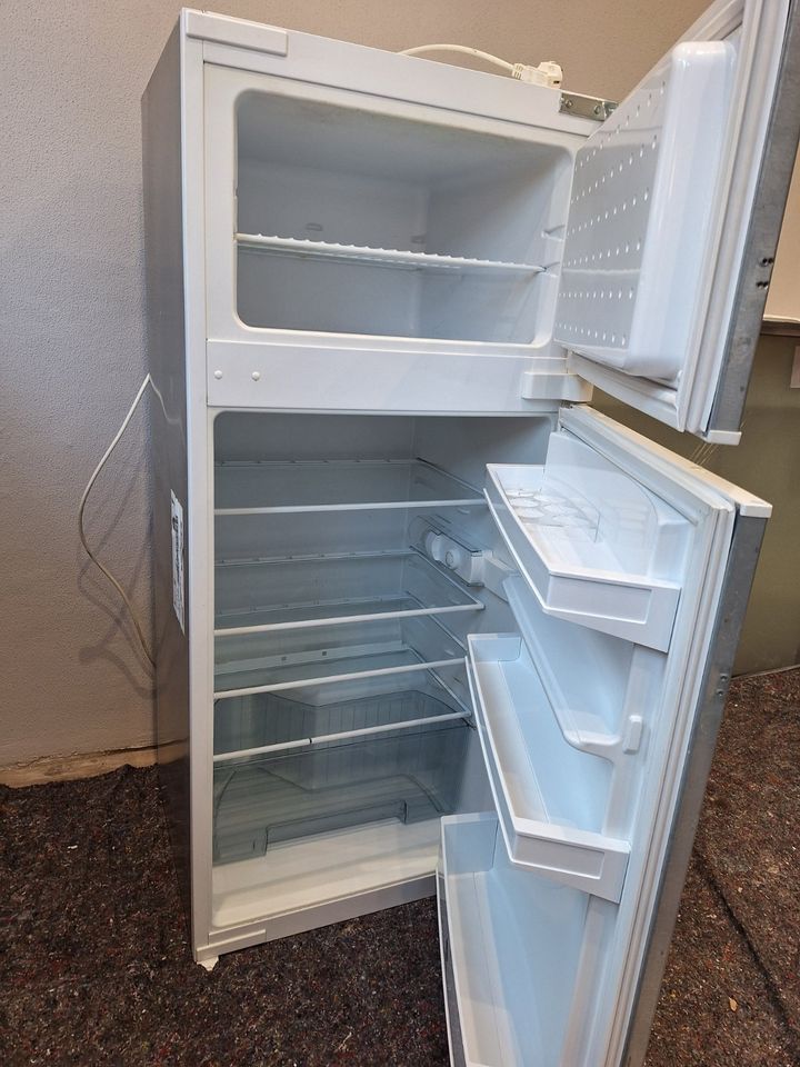Einbaukühlschrank mit extra Gefrierfach in Mühlacker