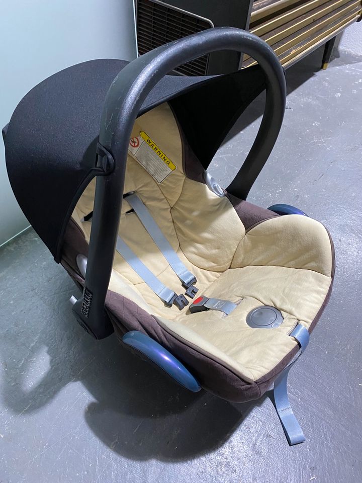 Maxi Cosi Babyschale in Ludwigsburg