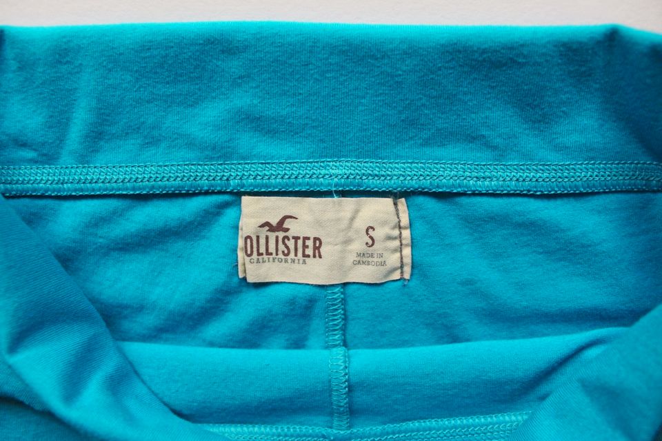 Hollister Cotton Stretch Shorts eng mit Umschlagbund türkis Gr.S in Hamburg