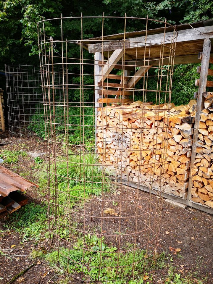 5 Stück Baustahlmatten-/Korb für Brennholz in Reichersbeuern