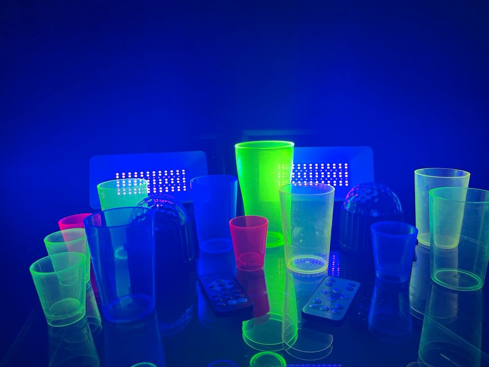 Schwarzlicht Party Zubehör/ Becher / Lichteffekte Miete in Kamen