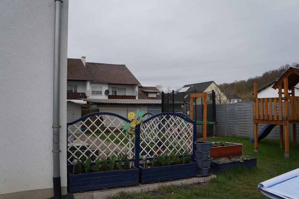 ETW mit 2 Terrassen, Garage und kleinem Garten in 2-Familienhaus in Eschelbronn