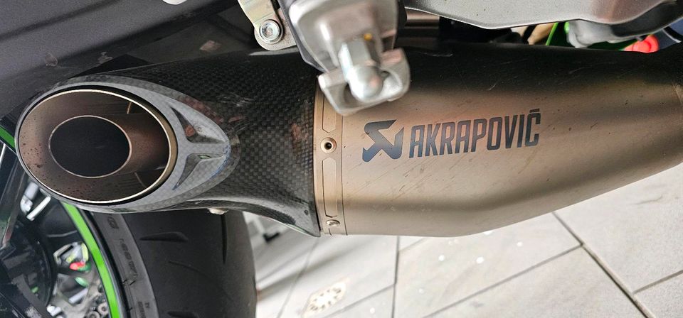 Kawasaki Ninja 650 Performance - Akrapovic, LED Blinker, KRT in Bedburg