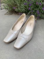 Edle Gabor Pumps / Lederpumps / Brautschuhe, Größe 39, creme Hamburg - Sülldorf Vorschau