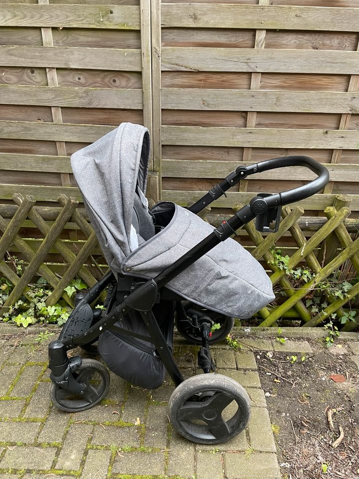 kinderwagen mit babywanne und sportsitz in Duisburg