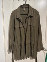 Grüne Hemdjacke mit Gürtel von H&M in Größe XL Niedersachsen - Stade Vorschau