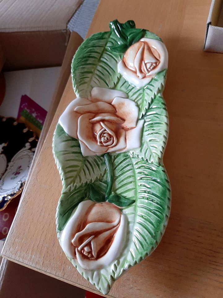 Schale, mit Rosen, Keramik,  Italien in Gehrden