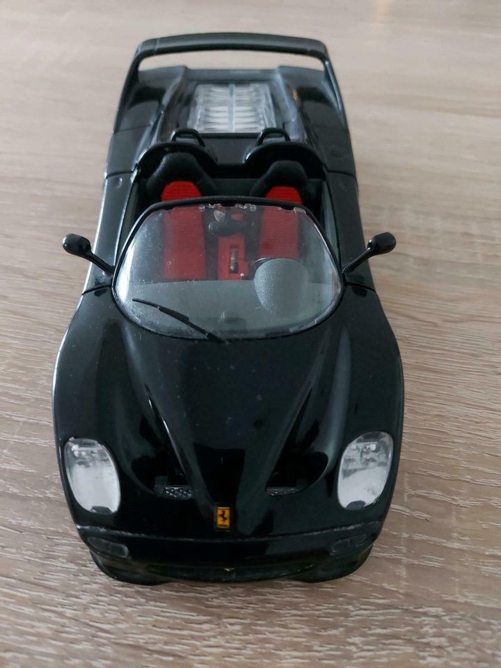 Modell Bburago Ferrari F 50 schwarz, offen, 1:24 in Paderborn