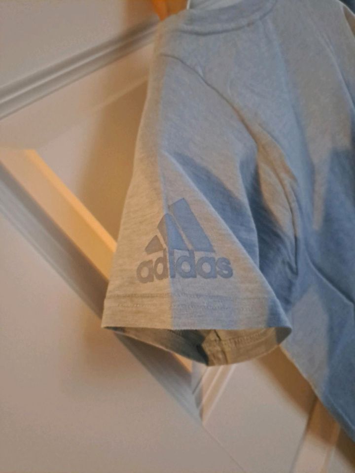 Adidas Damen T-Shirt hellblau/hellgrau, Größe S/XS in Ravensburg