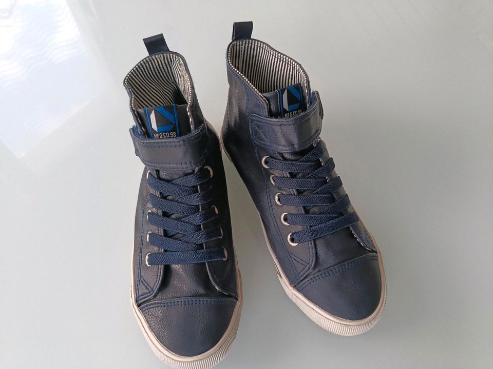 Jungs Mädchen Schuhe, Sneaker 34/35 dunkelblau in Hockenheim