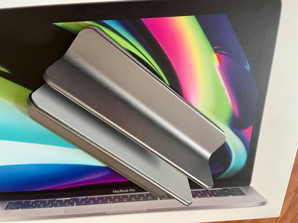 Apple MacBook Pro m1 mit Zubehör in Braunschweig