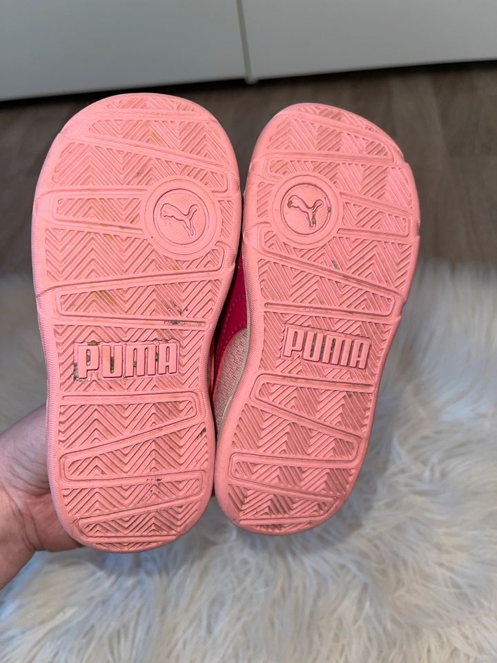 Nike Puma Sneaker Sportschuhe Schuhe pink rosa 25 weiß in Sulz