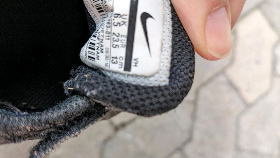 Nike Schuhe Gr 23,5 in Knetzgau