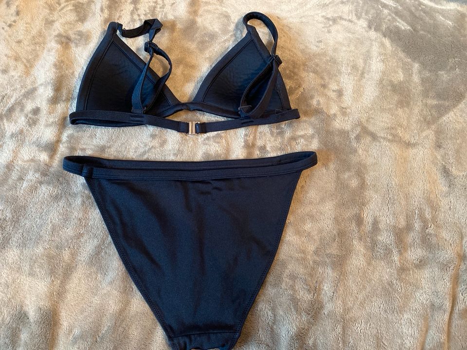 Bikini dunkelblau mit wattierten Cups Gr. XS in Bergisch Gladbach