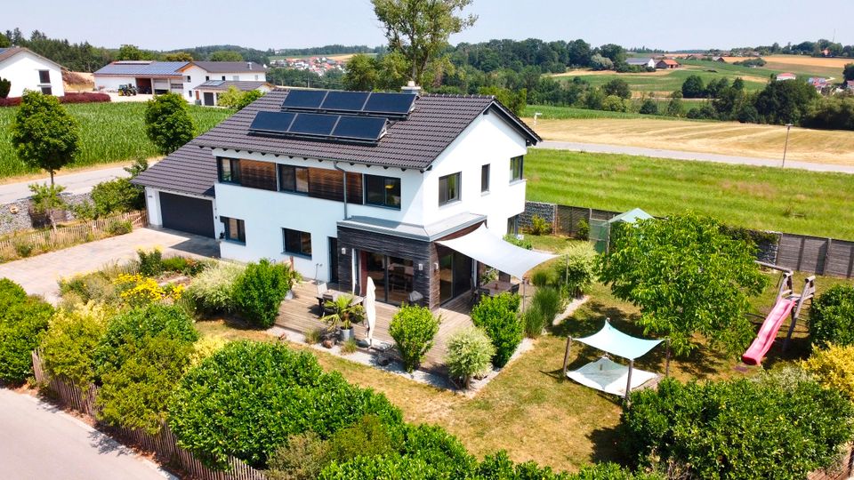 Modern und stilvoll! Außergewöhnliches Traumhaus der Extraklasse mit großem Gartenbereich in Eggenfelden