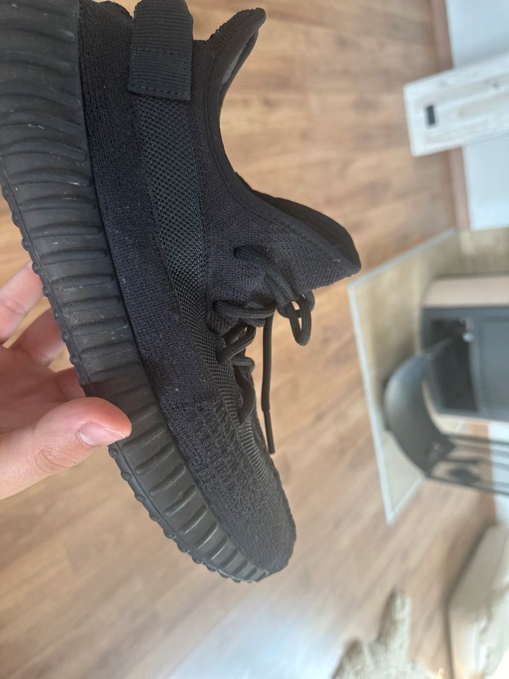 Yeezy Boost Onyx Gr. 45 1/3 in Seevetal