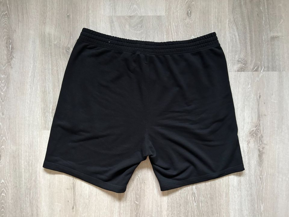 Herren Short Gr. XL in Hüllhorst