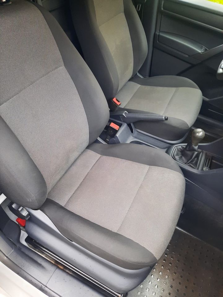 VW Caddy mit Klima und Sitzheizung 1 Vorhalter in Emleben