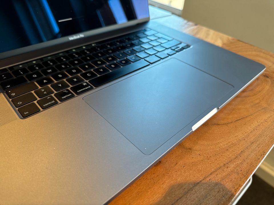 MacBook Pro 16 Zoll, 2,4GHz i9, 32 GB RAM in Amtsberg