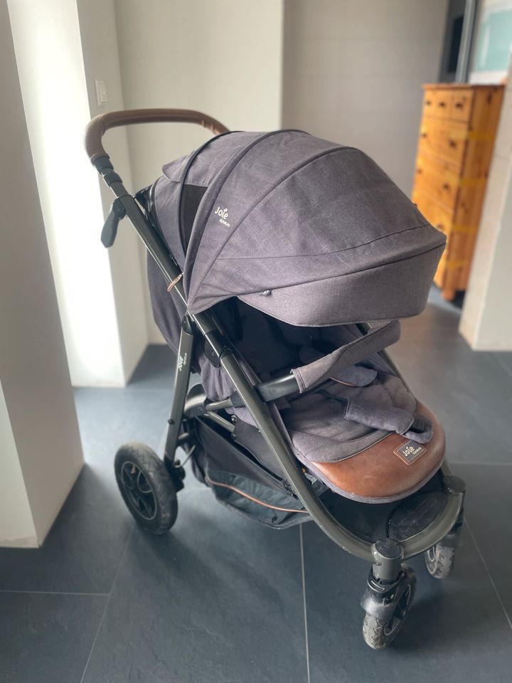 Joie signature Buggy mit Fußsack in Naunhof