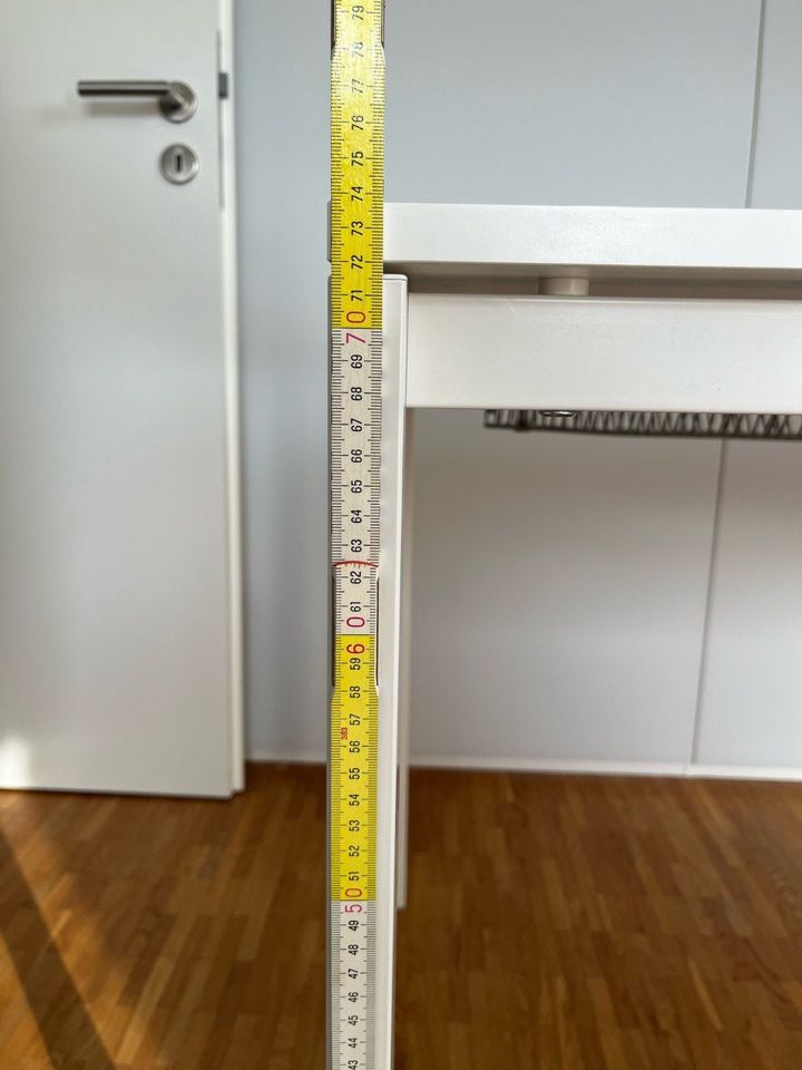 Bürotisch Ikea Weiß mit Kabelkanal 125 x 75 x 74,5cm in Unterensingen