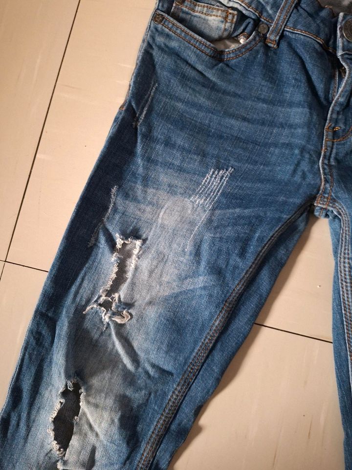 Top moderne Jeans Gr. 152 in Bochum