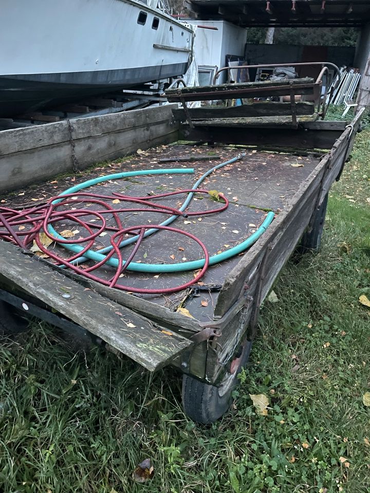 Pferdekutsche Fahrwerk Deko Alt in Züssow