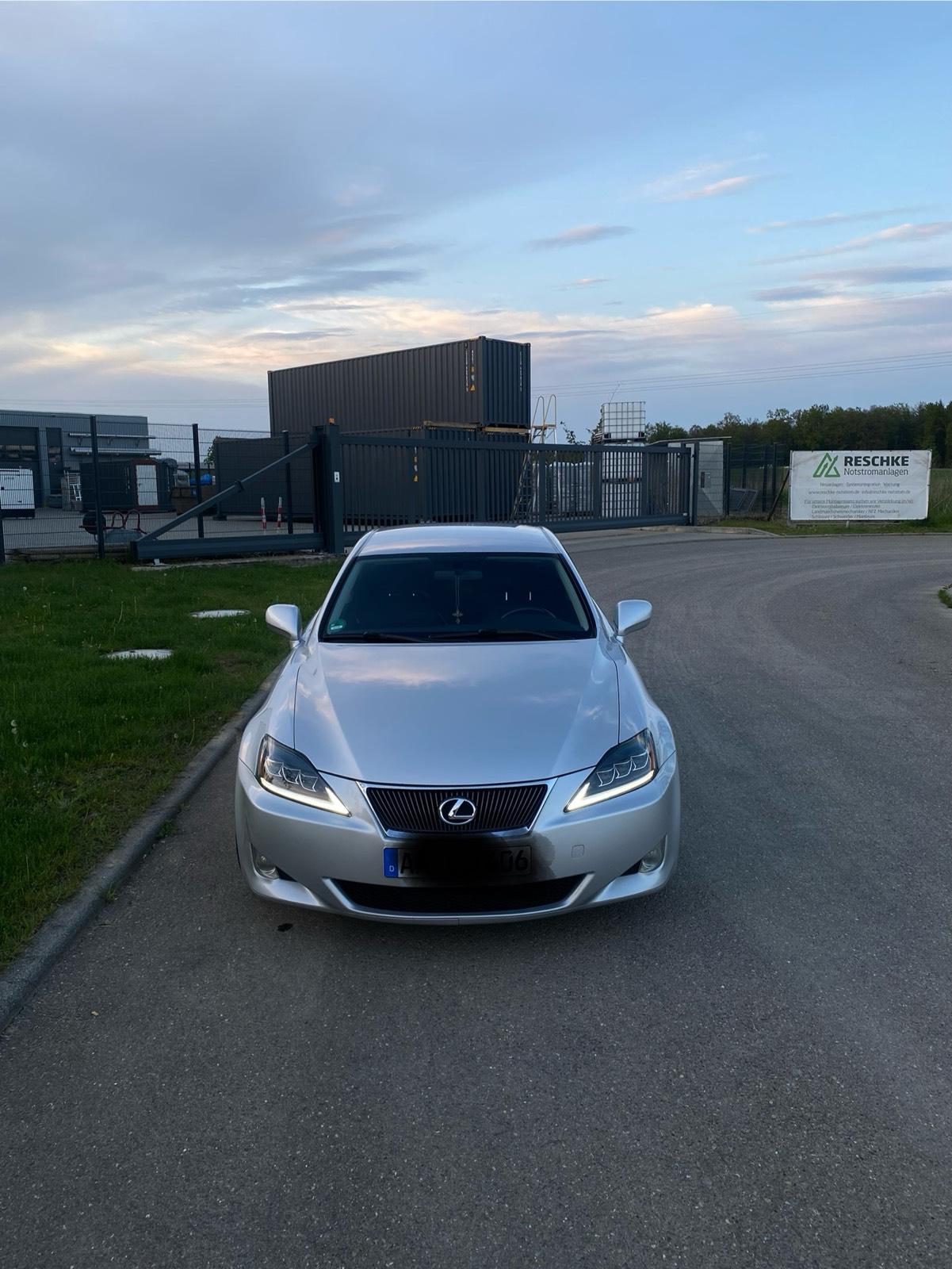 Abbildung des Autos Lexus is 220d 250d