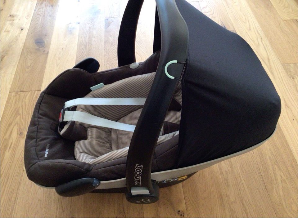 Maxi Cosi Pebble Plus mit Isofix Station 2wayFix in Ellwangen (Jagst)